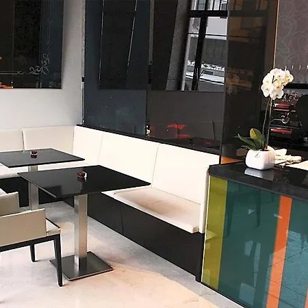 Hotel Lev Levice