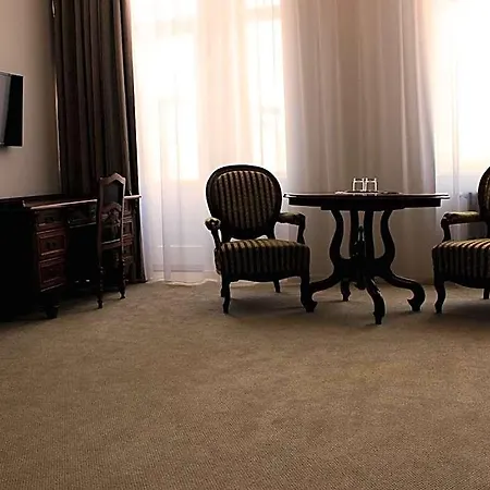 Lev Hotel 4*
