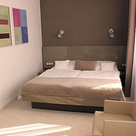 Hotel Lev