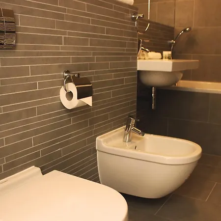 Отель Lev Левице